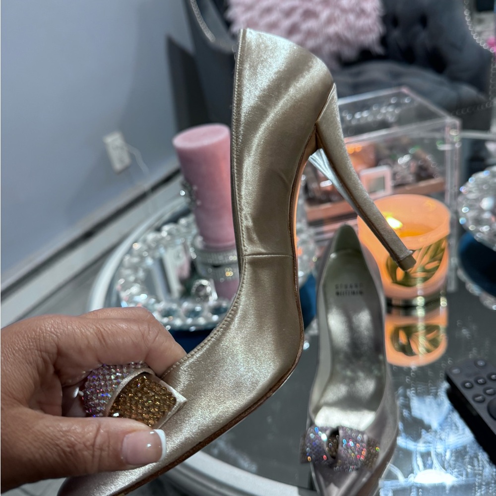 Stuart Weitzman
Satin Bow Accents Pumps
Women's Size: 7